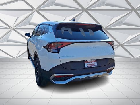 Used 2023 Kia Sportage LX image 8