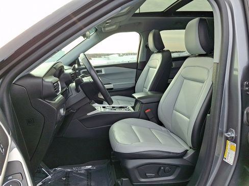 Used 2021 Ford Explorer XLT w/ Equipment Group 202A image 14