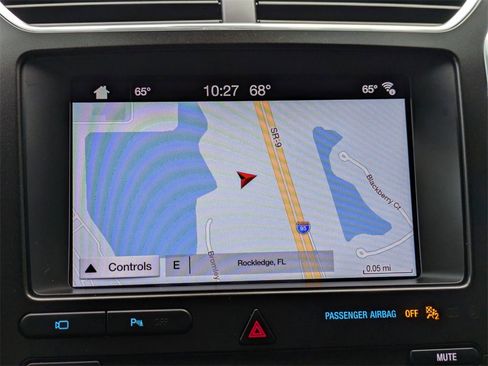 Used 2019 Ford Explorer Limited w/ Ford Safe & Smart Package image 25