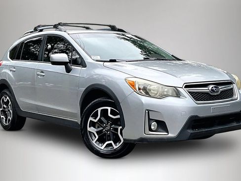 Used 2017 Subaru Crosstrek 2.0i Premium AWD/4WD image 2