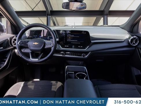 Used 2025 Chevrolet Equinox LT FWD image 4