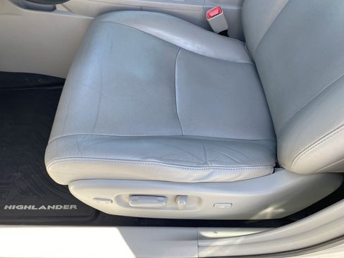 Used 2013 Toyota Highlander Limited AWD/4WD image 15