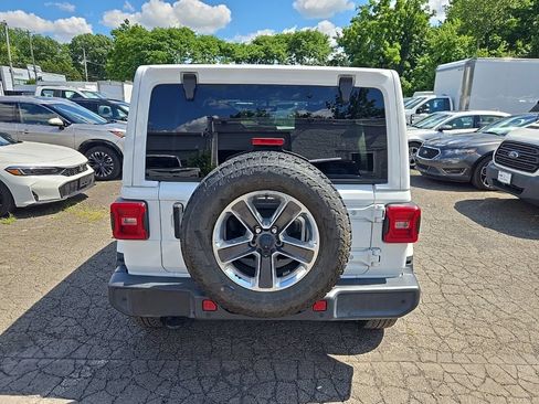 Used 2021 Jeep Wrangler Unlimited Sahara AWD/4WD image 5