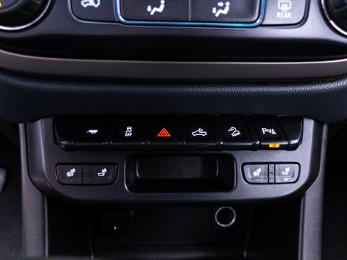 Used 2020 Chevrolet Colorado Z71 AWD/4WD image 29