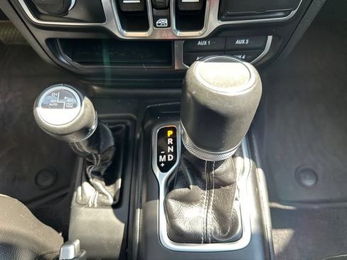 Used 2023 Jeep Wrangler Unlimited Sahara w/ Cold Weather Group AWD/4WD image 32