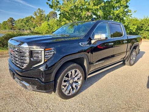 Used 2024 GMC Sierra 1500 Denali w/ Denali Reserve Package AWD/4WD image 1