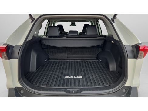 Certified 2022 Toyota RAV4 XLE Premium AWD/4WD image 9