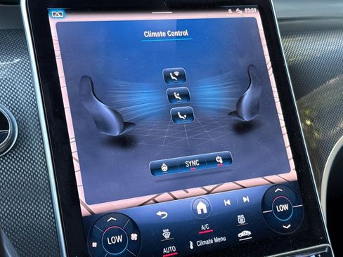 Used 2024 Mercedes-Benz GLC 300 4MATIC image 29