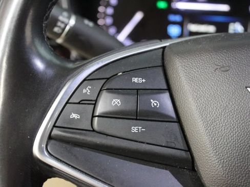 Used 2018 Cadillac XT5 Luxury w/ Driver Awareness Package AWD/4WD image 16