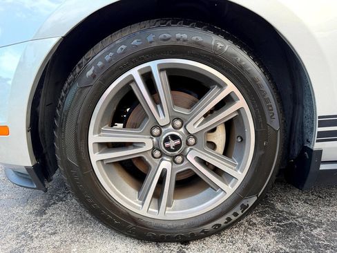 Used 2010 Ford Mustang Convertible RWD image 41