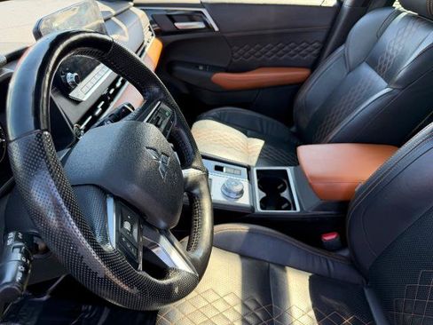 Used 2023 Mitsubishi Outlander AWD image 10