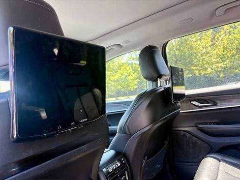 Used 2023 Jeep Grand Cherokee L Limited w/ Luxury Tech Group II AWD/4WD image 27