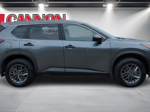 Used 2025 Nissan Rogue S AWD/4WD image 4