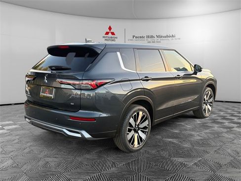 New 2026 Mitsubishi Outlander SE image 5