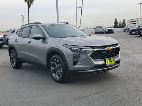 New 2026 Chevrolet Trax LT image 2