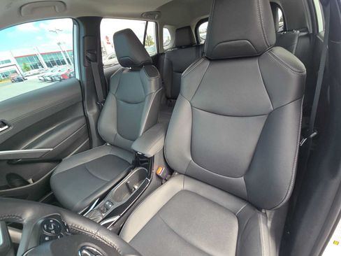 Used 2023 Toyota Corolla Cross XLE w/ Convenience Package AWD/4WD image 22