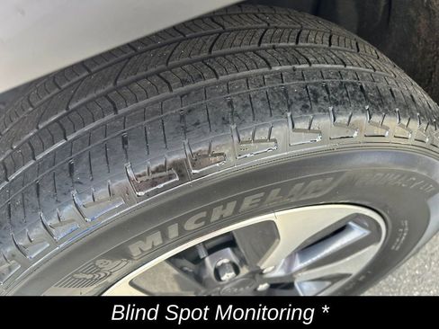 Used 2023 Jeep Grand Cherokee 4WD 4xe image 12