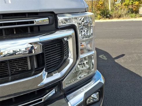 Used 2021 Ford F250 XLT w/ XLT Premium Package image 13