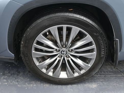 Used 2021 Toyota Highlander Platinum image 23