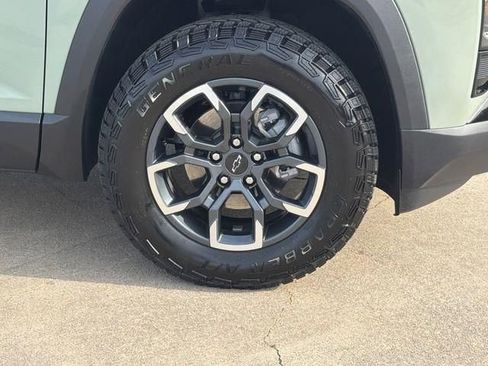 Used 2026 Chevrolet Equinox ACTIV FWD image 12