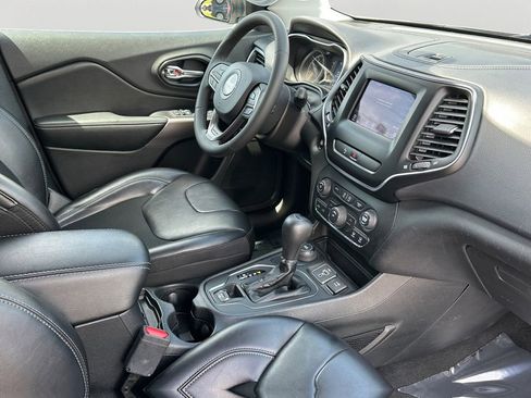 Used 2020 Jeep Cherokee Latitude Plus AWD/4WD image 5