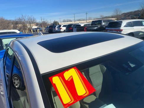 Used 2017 Acura RDX FWD w/Advance Pkg image 4