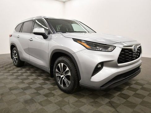 Used 2022 Toyota Highlander XLE image 10