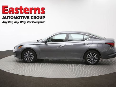 Used 2025 Nissan Altima 2.5 SV FWD image 60