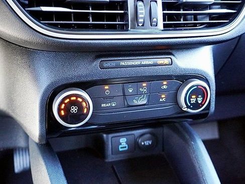 Used 2022 Ford Escape SE FWD image 28