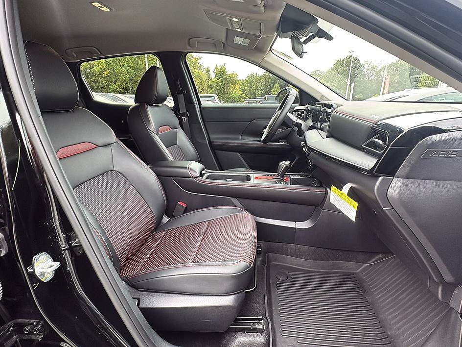Certified 2026 Nissan Kicks SR FWD image 25