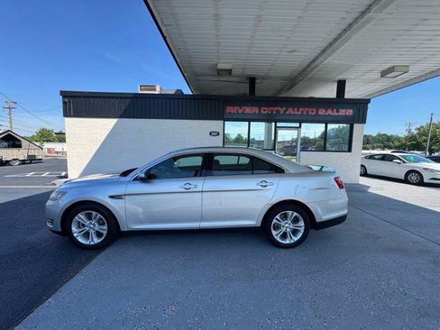 Used 2018 Ford Taurus SEL FWD image 8