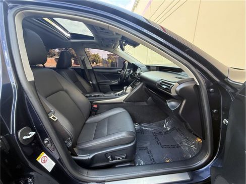 Used 2017 Lexus IS 200t RWD image 13