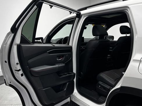 Used 2025 Honda Pilot Black Edition image 41