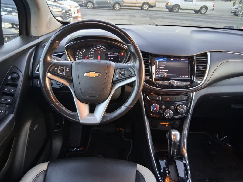 Used 2018 Chevrolet Trax Premier w/ Midnight Edition FWD image 12