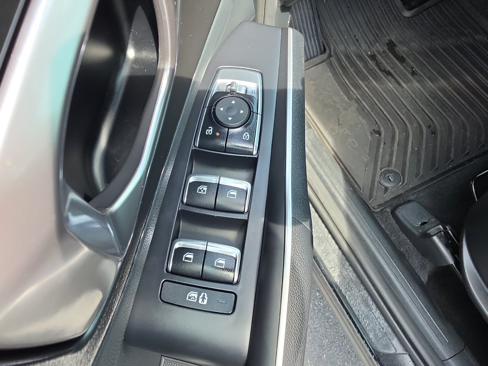 Used 2026 Kia Sorento LX FWD image 14
