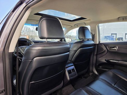 Used 2015 Toyota Avalon XLE Touring image 11