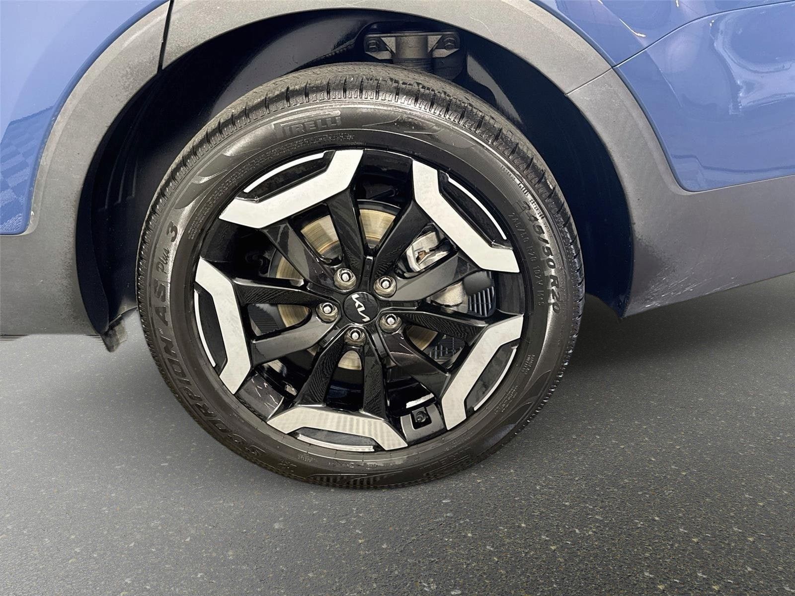 Certified 2023 Kia Telluride EX w/ EX Captain's Chair Package FWD image 33