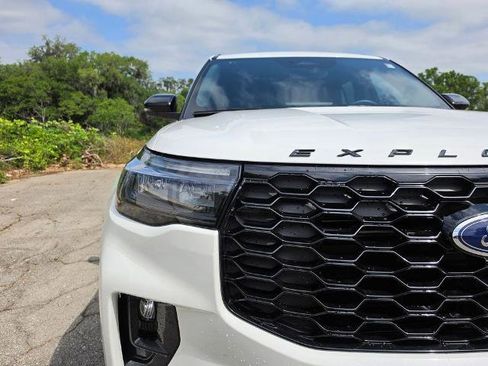 Certified 2025 Ford Explorer ST-Line w/ Premium Package RWD image 17