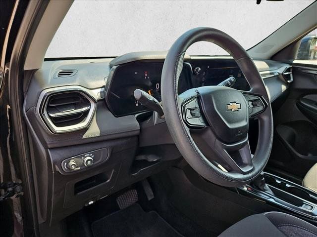 Used 2024 Chevrolet TrailBlazer LT w/ Driver Confidence Package AWD/4WD image 10