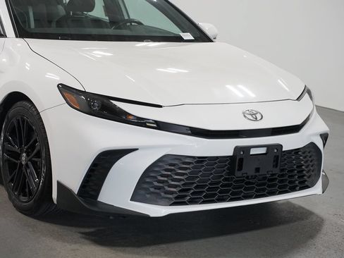 Certified 2025 Toyota Camry SE FWD image 4