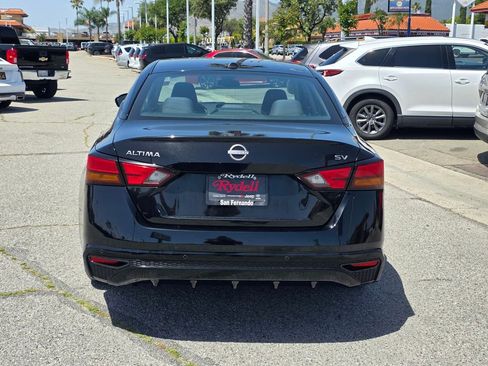 Used 2023 Nissan Altima 2.5 SV FWD image 7