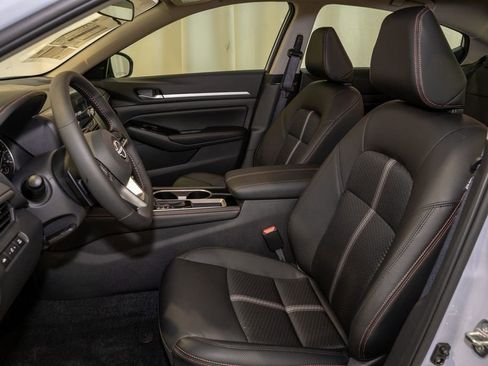 New 2025 Nissan Altima 2.5 SR image 15