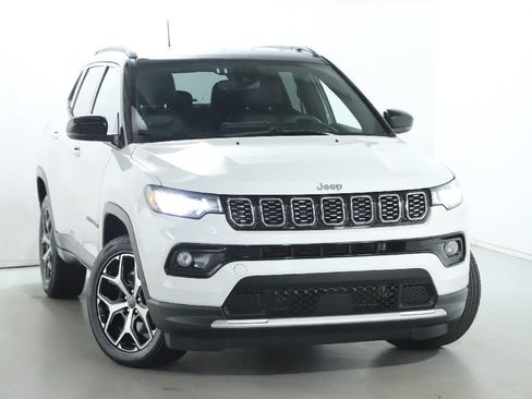 Used 2025 Jeep Compass Limited AWD/4WD image 2