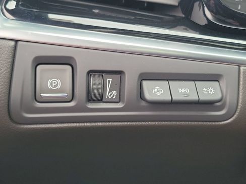 Certified 2024 Cadillac XT6 Premium Luxury w/ Technology Package FWD image 18