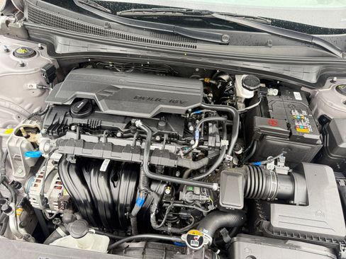 Used 2025 Hyundai Elantra SEL image 32