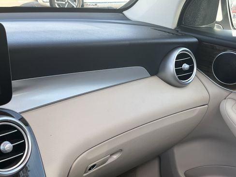 Used 2020 Mercedes-Benz GLC 300 4MATIC image 23