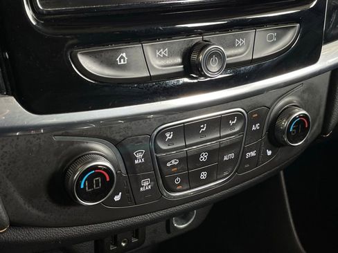 Used 2019 Chevrolet Traverse LT FWD image 19