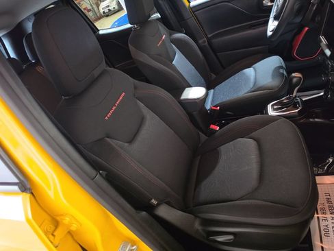 Used 2023 Jeep Renegade Trailhawk AWD/4WD image 25