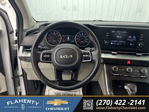 Used 2022 Kia Carnival LX image 23