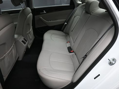 Used 2016 Hyundai Sonata Limited w/ Option Group 04 image 21